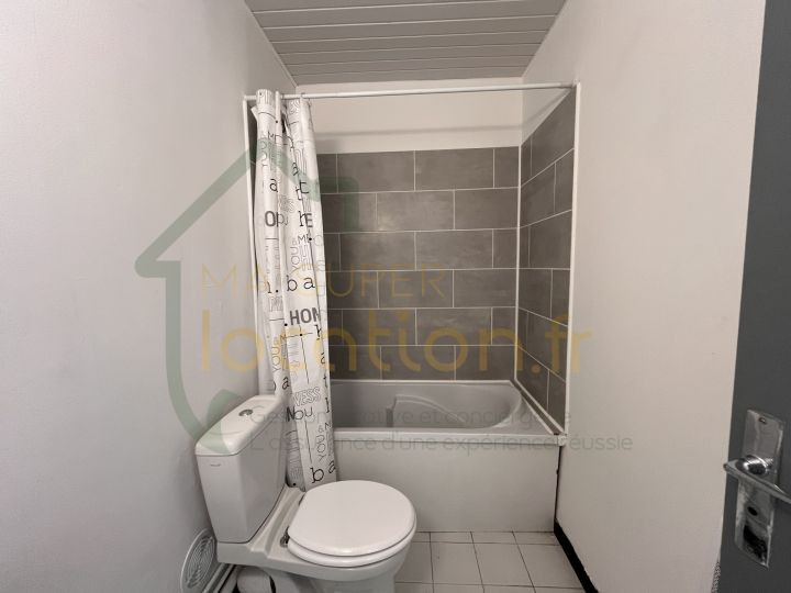 
                                                Location
                                                 Studio situé au coeur du centre ville de Saint-Quentin