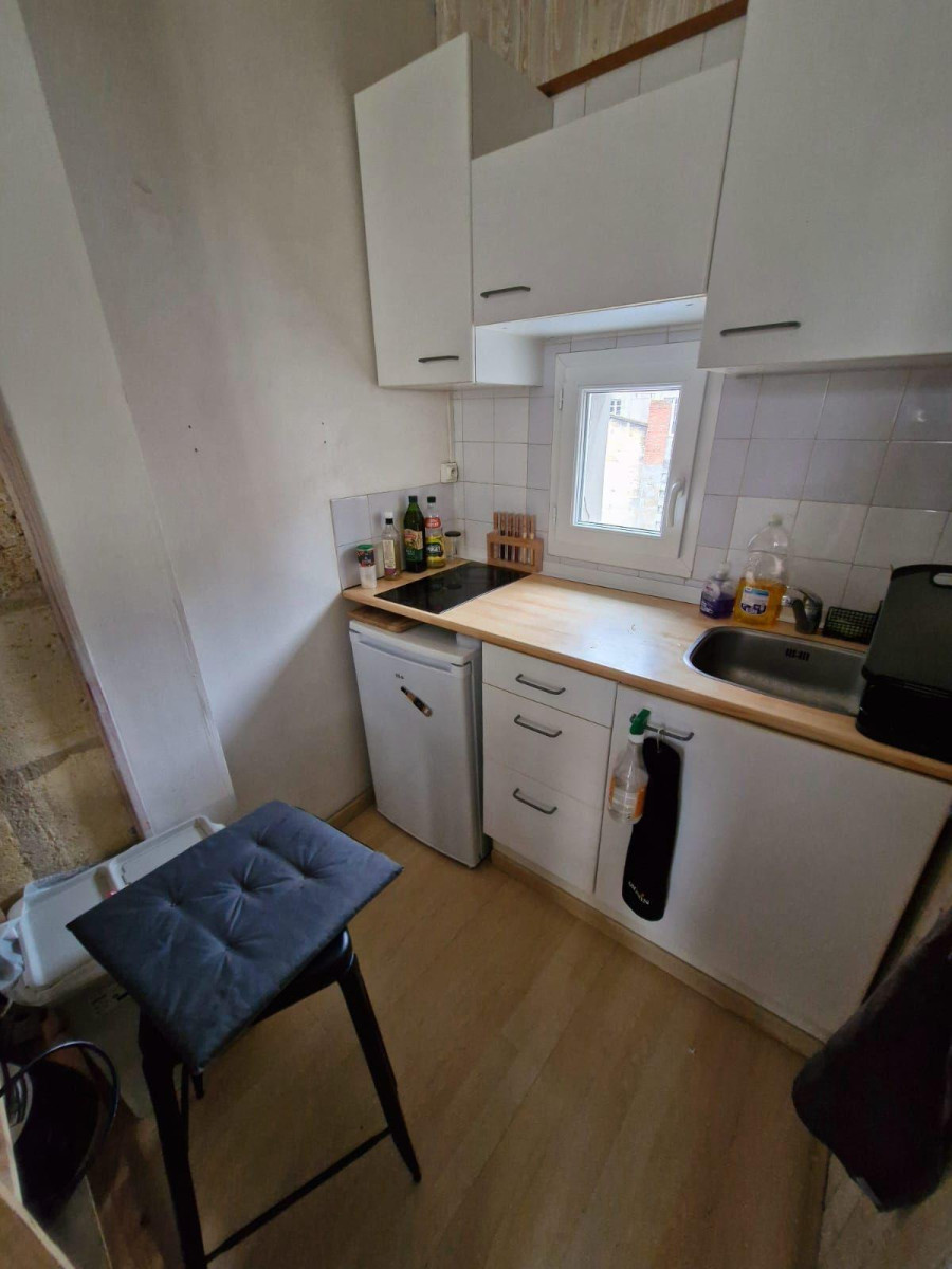 
                                                Location
                                                 Studio situé au coeur d'un quartier tranquille