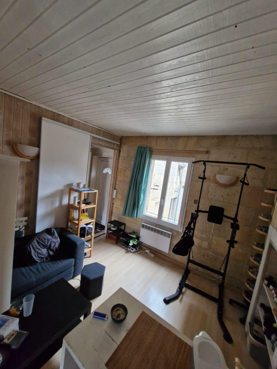 
                                                Location
                                                 Studio situé au coeur d'un quartier tranquille