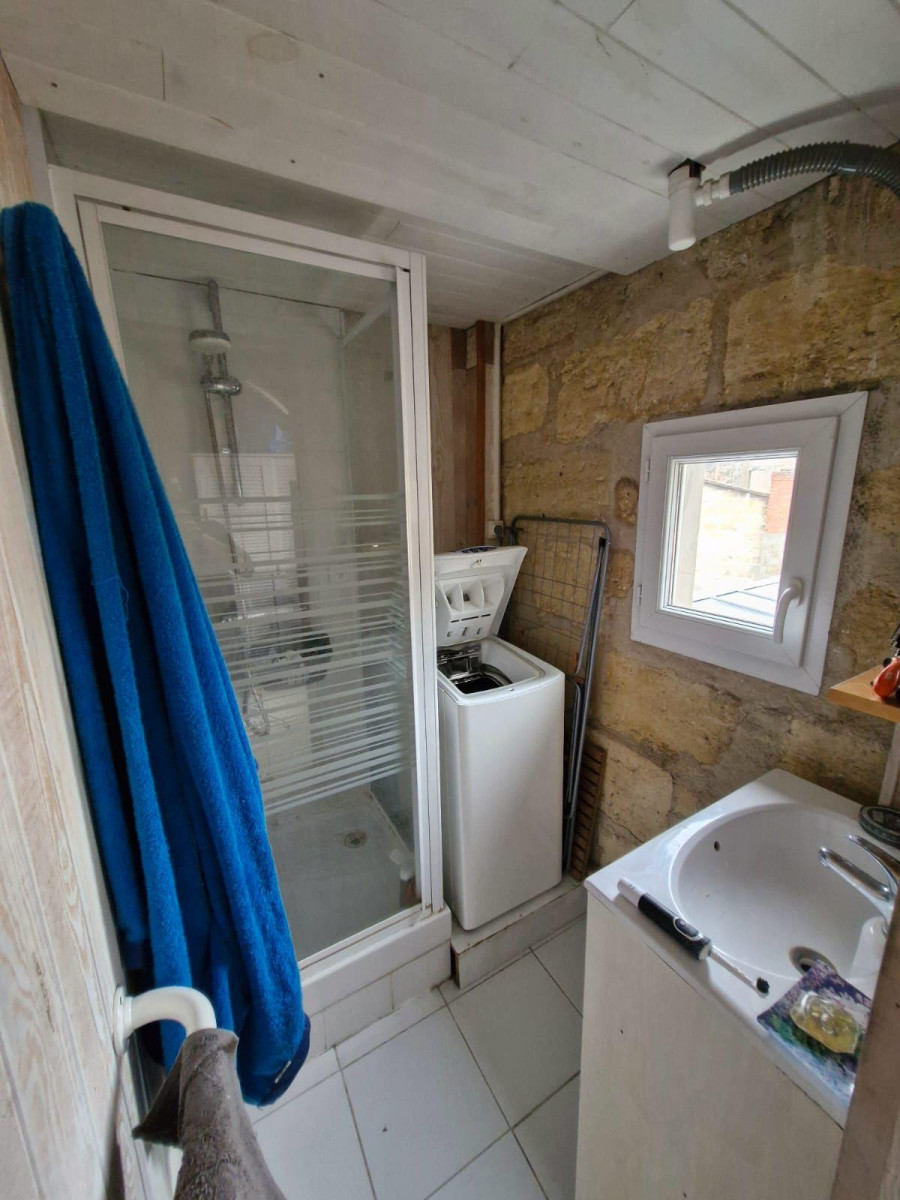 
                                                Location
                                                 Studio situé au coeur d'un quartier tranquille