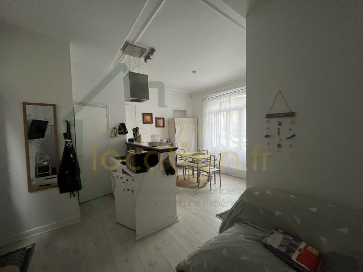 
                                                Location
                                                 Studio situé en HYPER-CENTRE de SAINT-QUENTIN