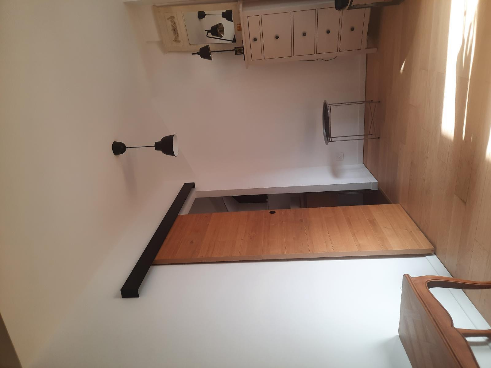 
                                                Location
                                                 Studio sous les toits