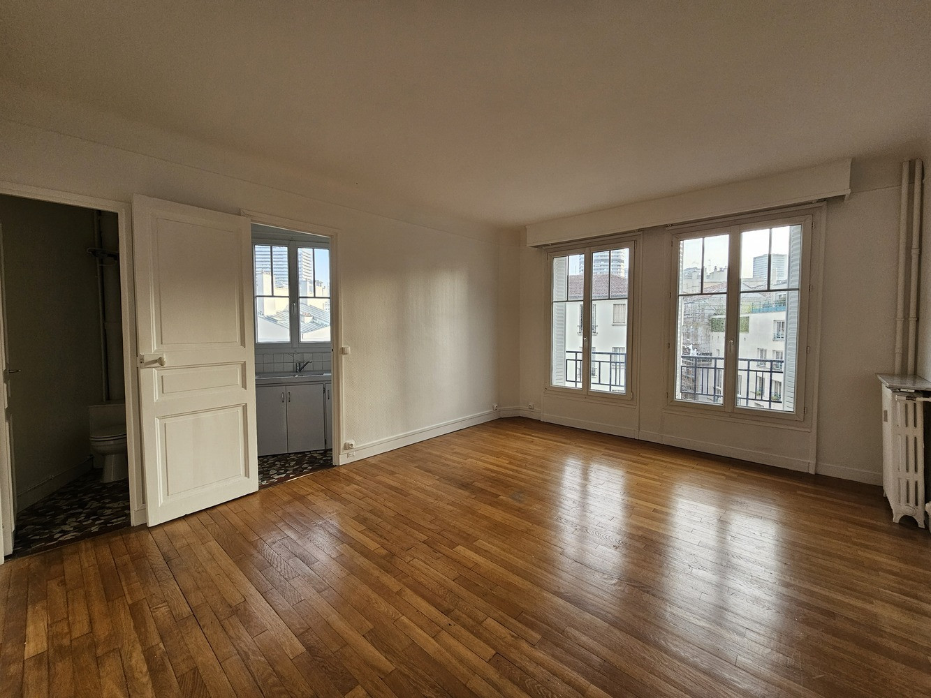 
                                                Location
                                                 Studio spacieux