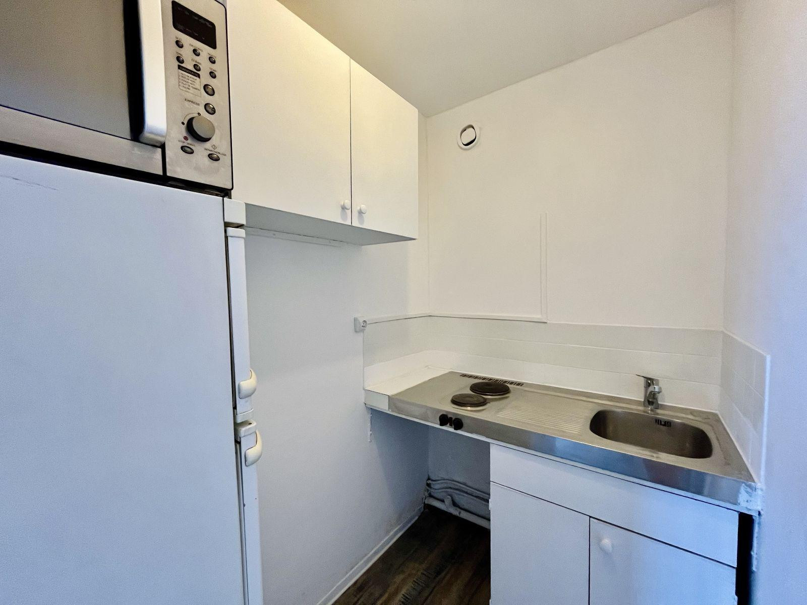 
                                                Location
                                                 Studio spacieux avec vue imprenable - Gare du Nord