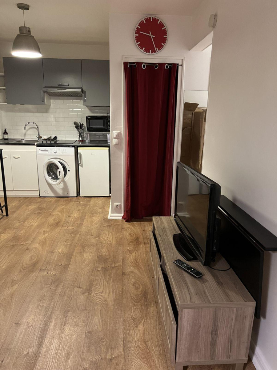 
                                                Location
                                                 Studio Studio meublée de 29,69 m2