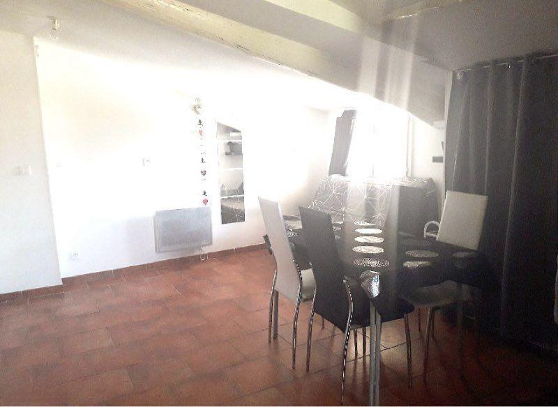 
                                                Location
                                                 Studio style maisonnette avec Jardin