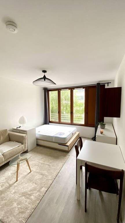 
                                                Location
                                                 Studio sympa Paris 20eme