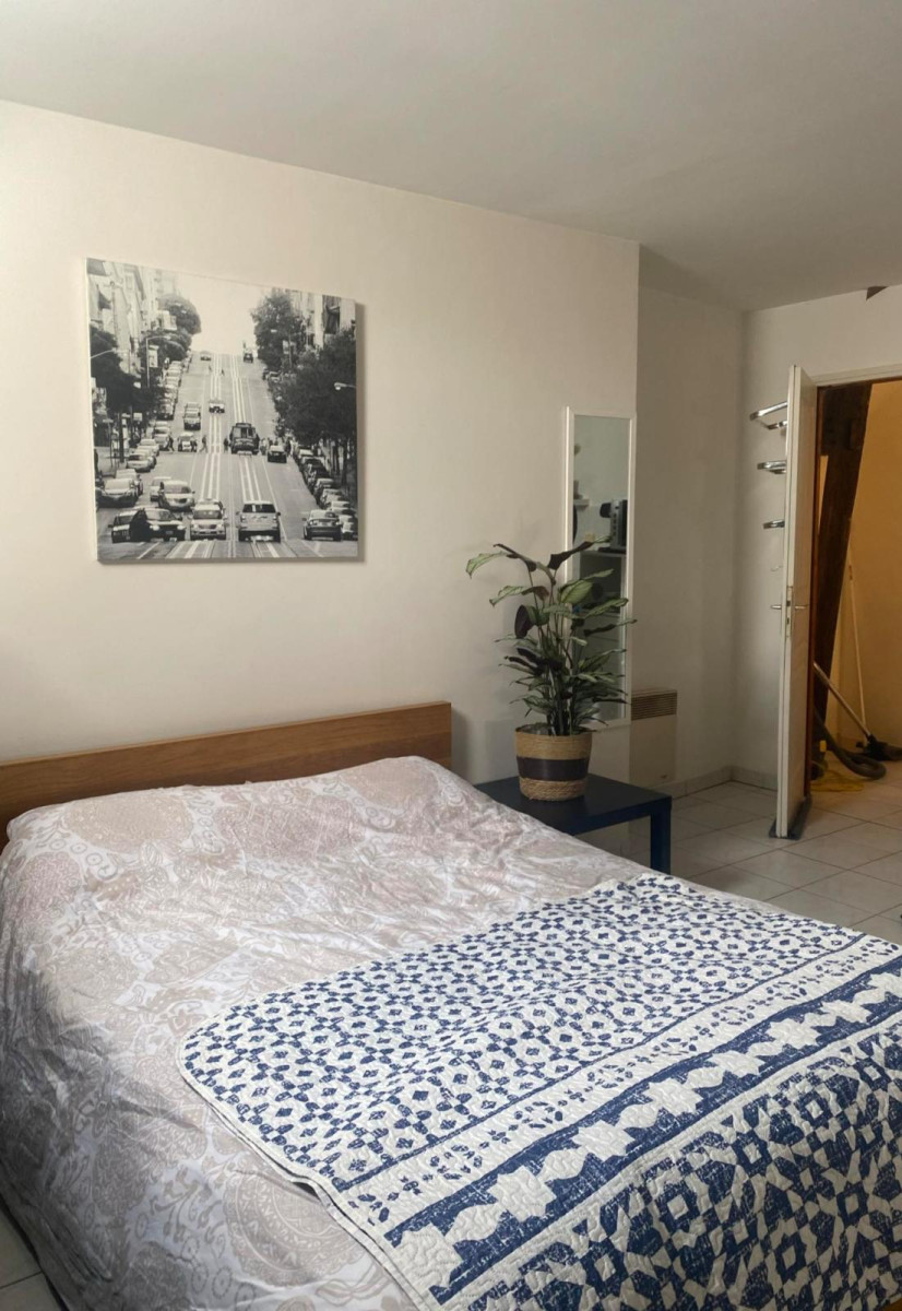 
                                                Location
                                                 Studio T1 de 24m2 (non meublé)