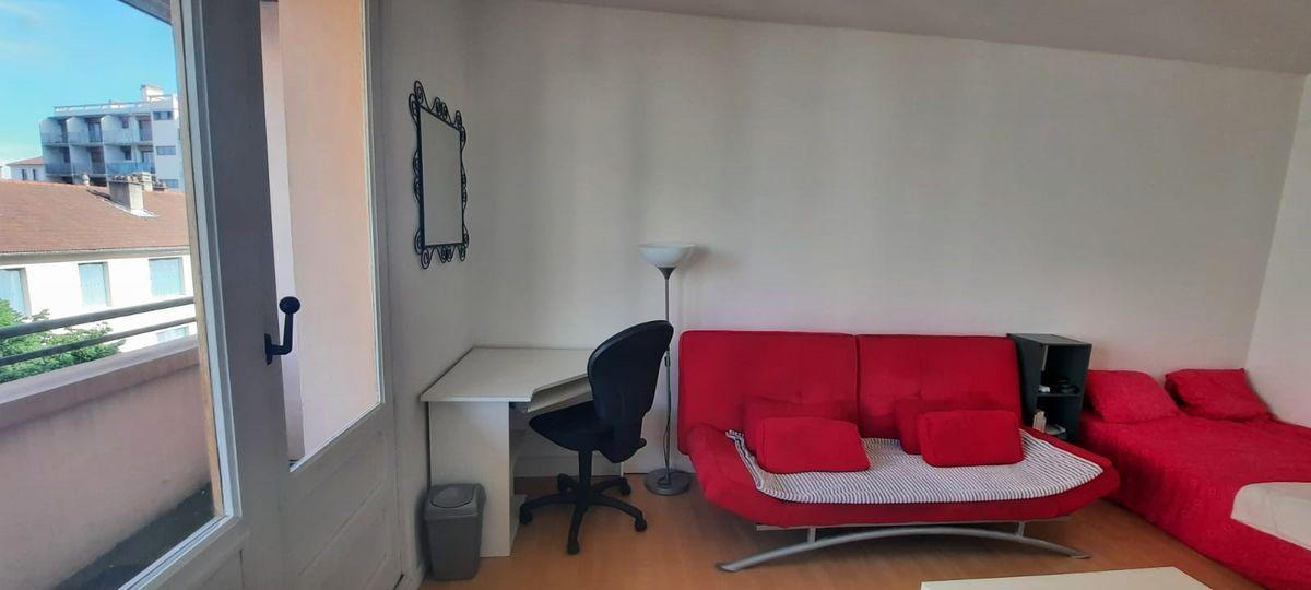 
                                                Location
                                                 Studio / T1 Meublé Monplaisir 28m2