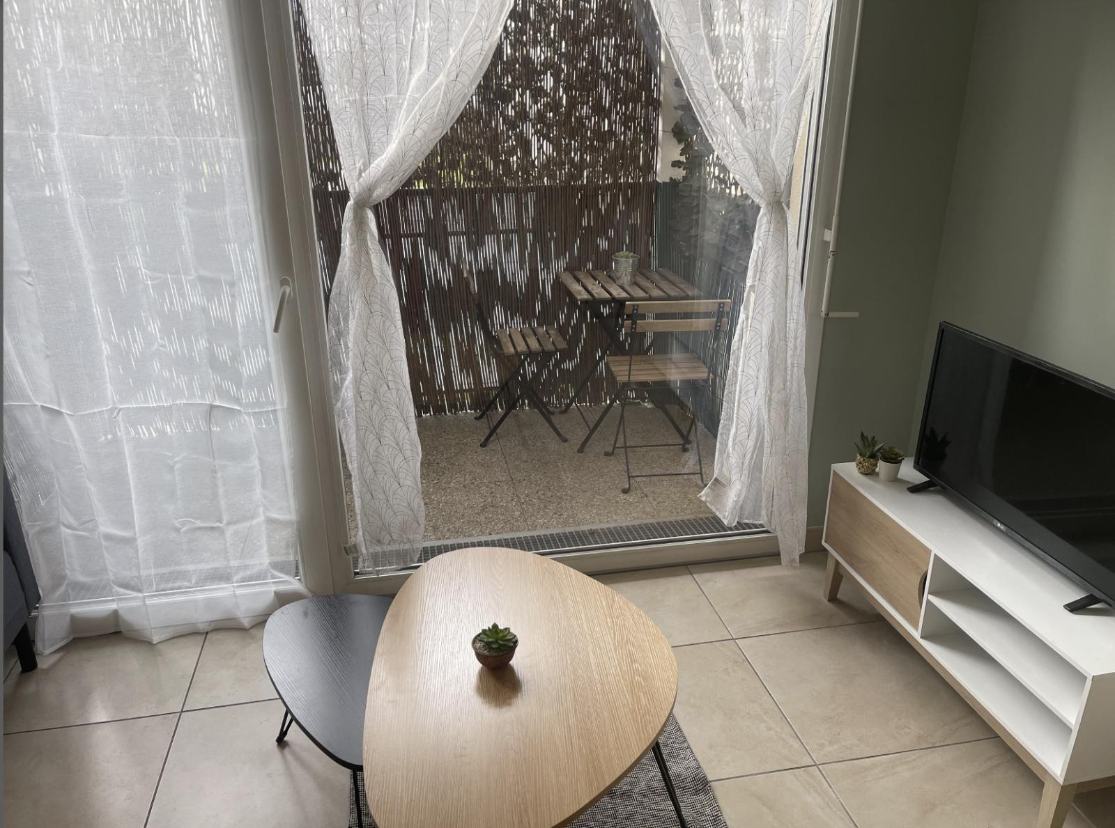 
                                                Location
                                                 Studio T1 meublé, proche Paris