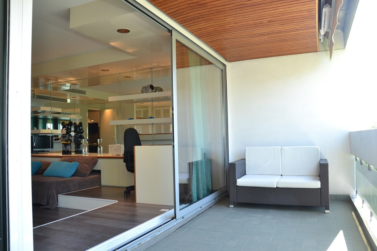 
                                                Location
                                                 Studio Thalassa