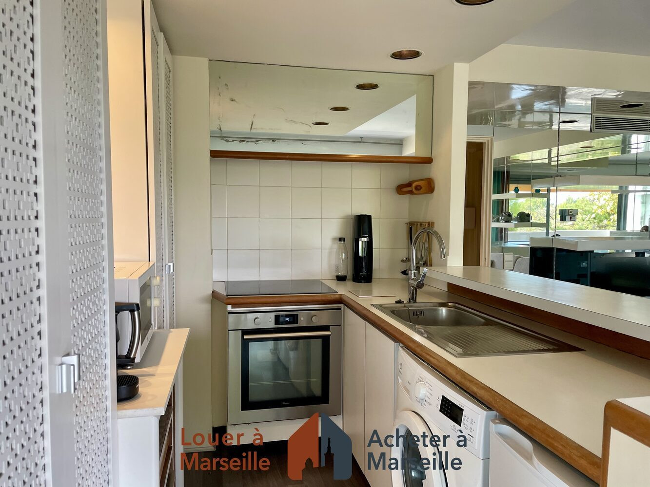 
                                                Location
                                                 Studio Thalassa