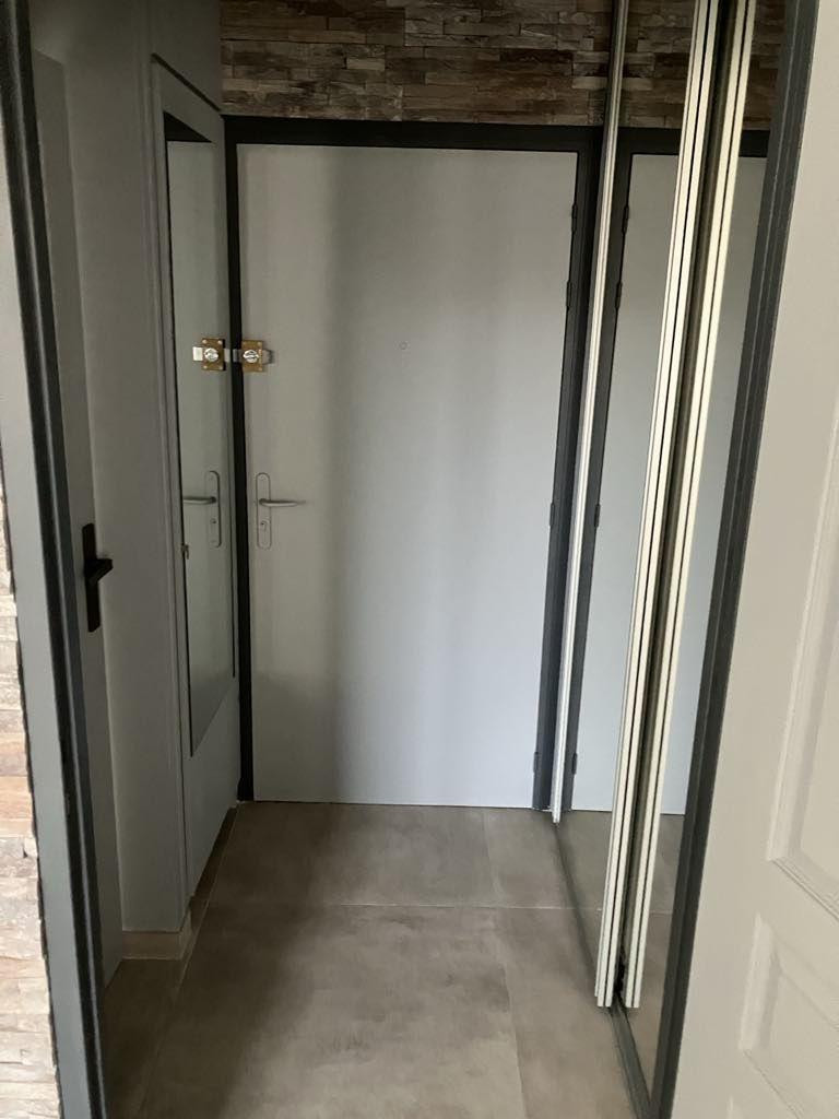 
                                                Location
                                                 Studio tout confort meublé