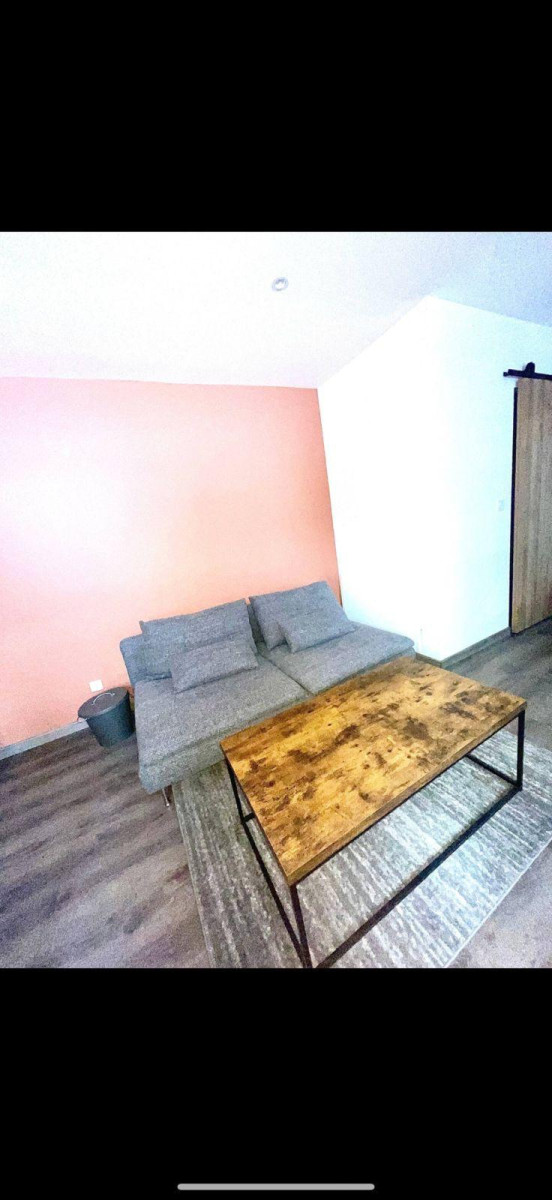 
                                                Location
                                                 Studio tout équipé au calme