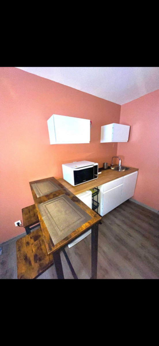 
                                                Location
                                                 Studio tout équipé au calme
