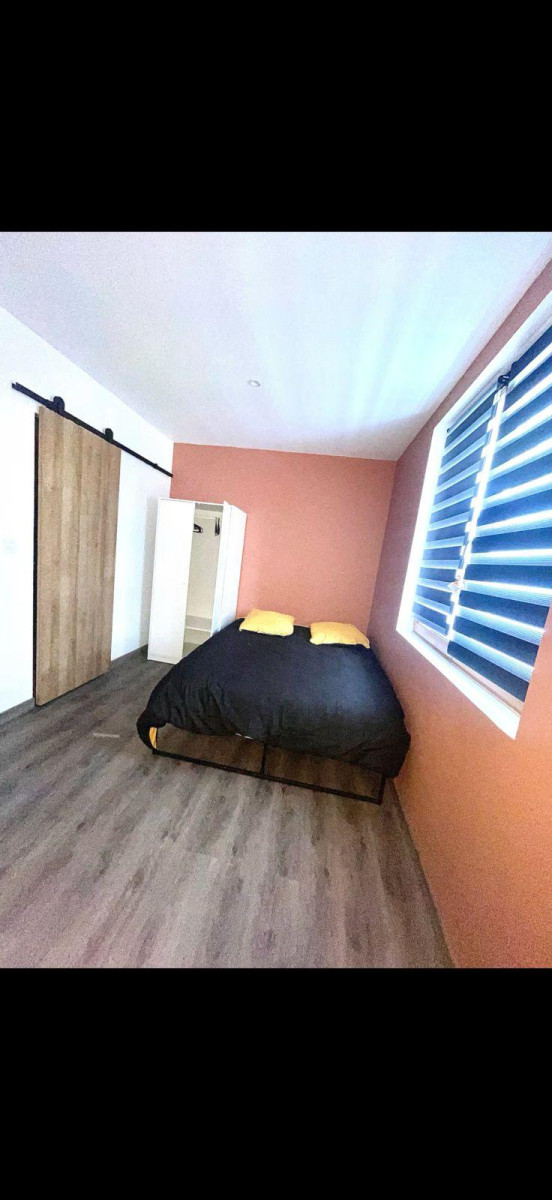 
                                                Location
                                                 Studio tout équipé au calme