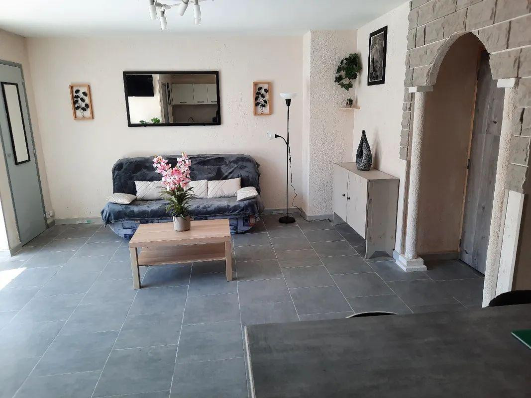 
                                                Location
                                                 Studio tout équipé meublé neuf 39m2