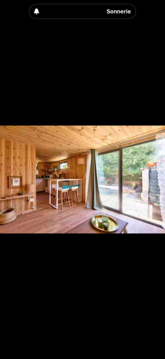 
                                                Location
                                                 Studio tranquille