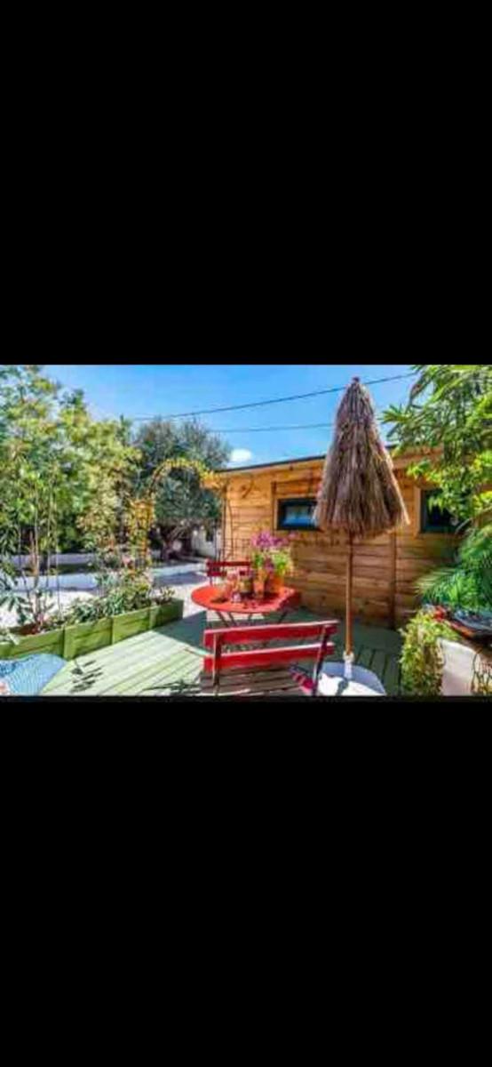 
                                                Location
                                                 Studio tranquille