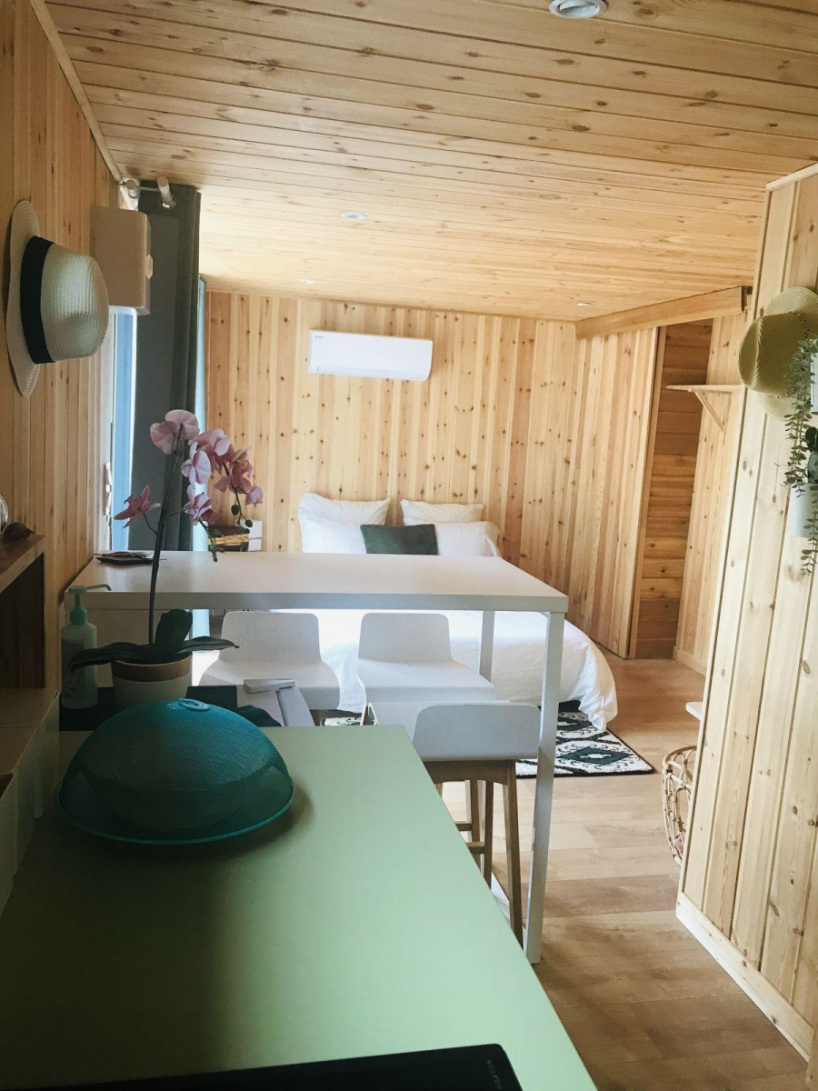 
                                                Location
                                                 Studio tranquille