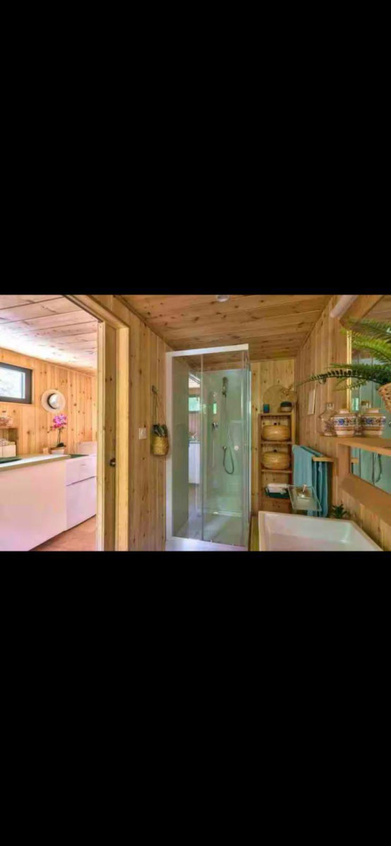 
                                                Location
                                                 Studio tranquille