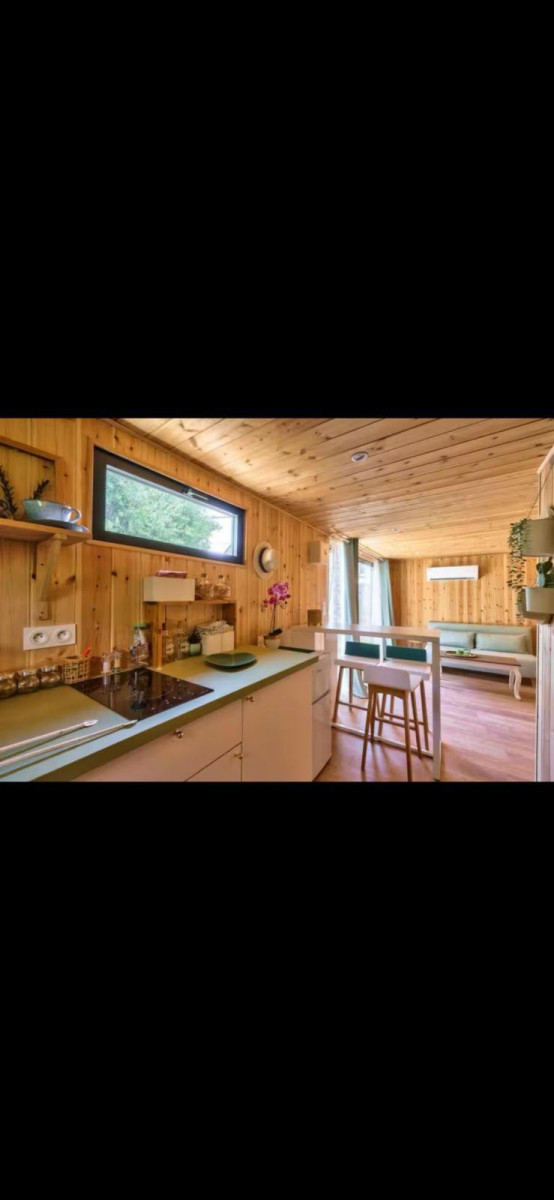 
                                                Location
                                                 Studio tranquille