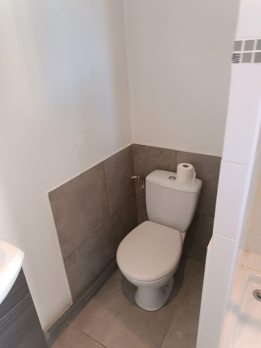 
                                                Location
                                                 Studio très lumineux