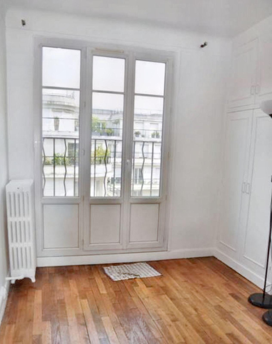 
                                                Location
                                                 Studio très lumineux