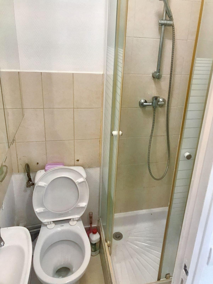 
                                                Location
                                                 Studio très lumineux avec une belle vue