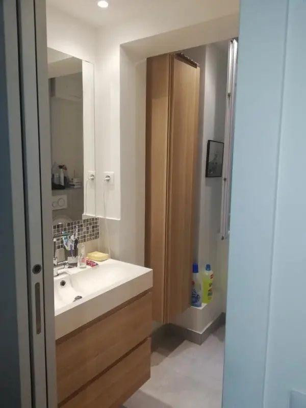 
                                                Location
                                                 Studio très lumineux, exposé plein sud