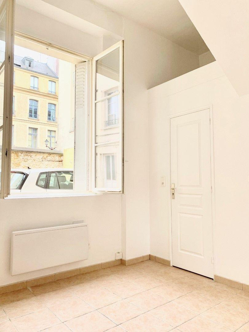 
                                                Location
                                                 Studio Versailles