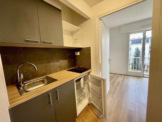 
                                                Location
                                                 Studio Versailles Avenue de Paris