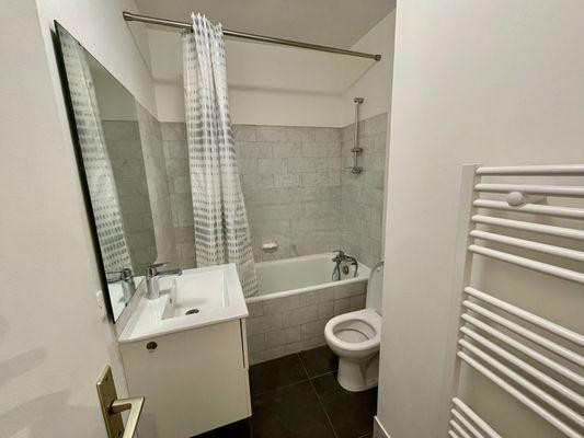 
                                                Location
                                                 Studio Versailles Avenue de Paris