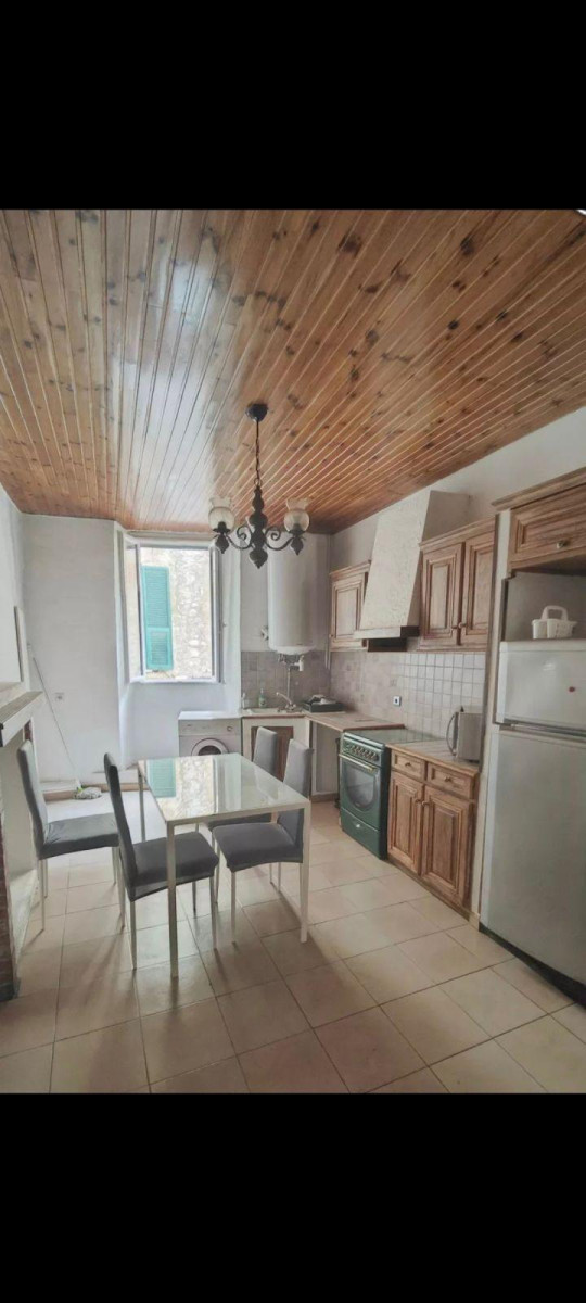 
                                                Location
                                                 Studio village avec mezzanine