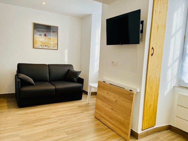 
                                                Vente
                                                 STUDIO — Vue Porte Royale