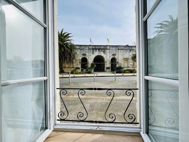 
                                                Vente
                                                 STUDIO — Vue Porte Royale