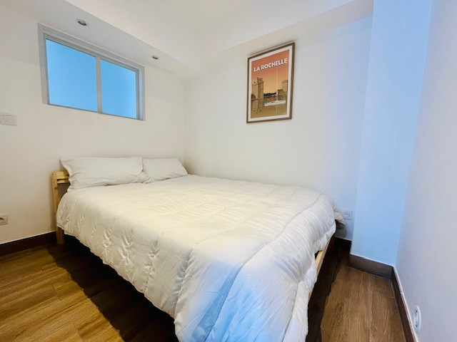 
                                                Vente
                                                 STUDIO — Vue Porte Royale