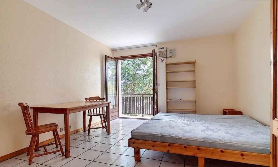 
                                                Location
                                                 Studios 25 m² – Face Lycée hort. – Calme et Sécure