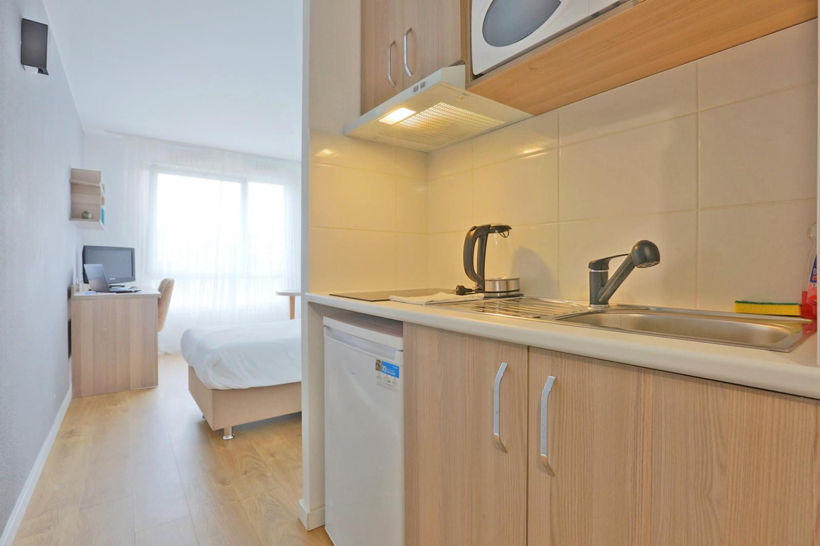 
                                                Location
                                                 Studios rénovés 20 m2 / Maison des chercheurs