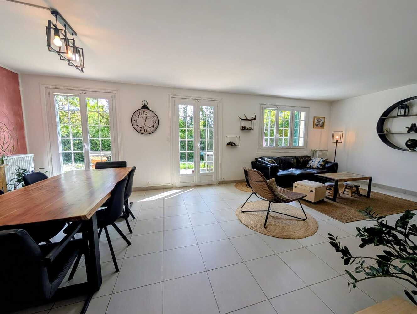 
                                                Vente
                                                 Sucy-en-Brie au calme Quartier Bruyeres