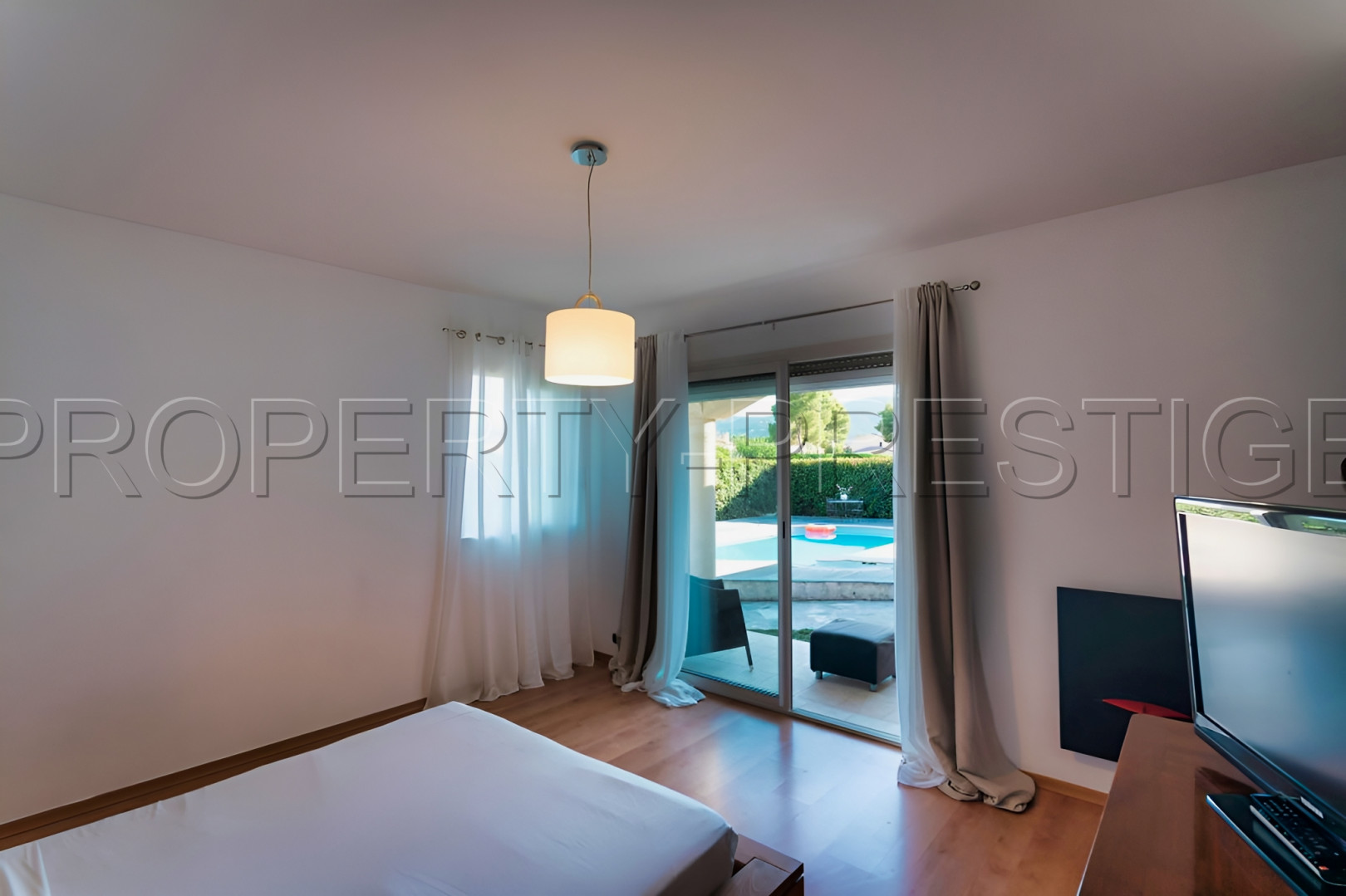 
                                                Vente
                                                 SUD BASTIA VILLA DE STANDING 170 M² PISCINE JACUZZI