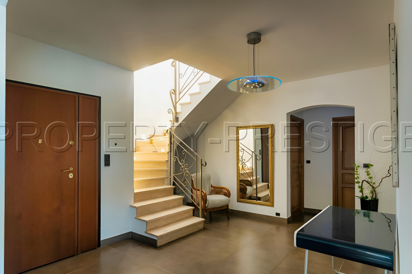 
                                                Vente
                                                 SUD BASTIA VILLA DE STANDING 170 M² PISCINE JACUZZI
