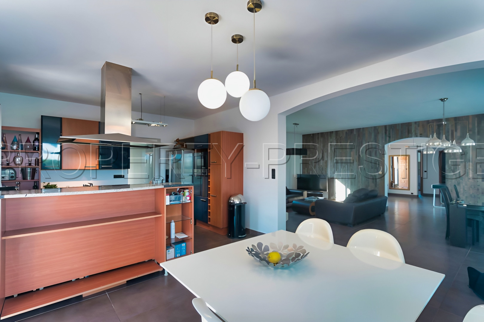 
                                                Vente
                                                 SUD BASTIA VILLA DE STANDING 170 M² PISCINE JACUZZI