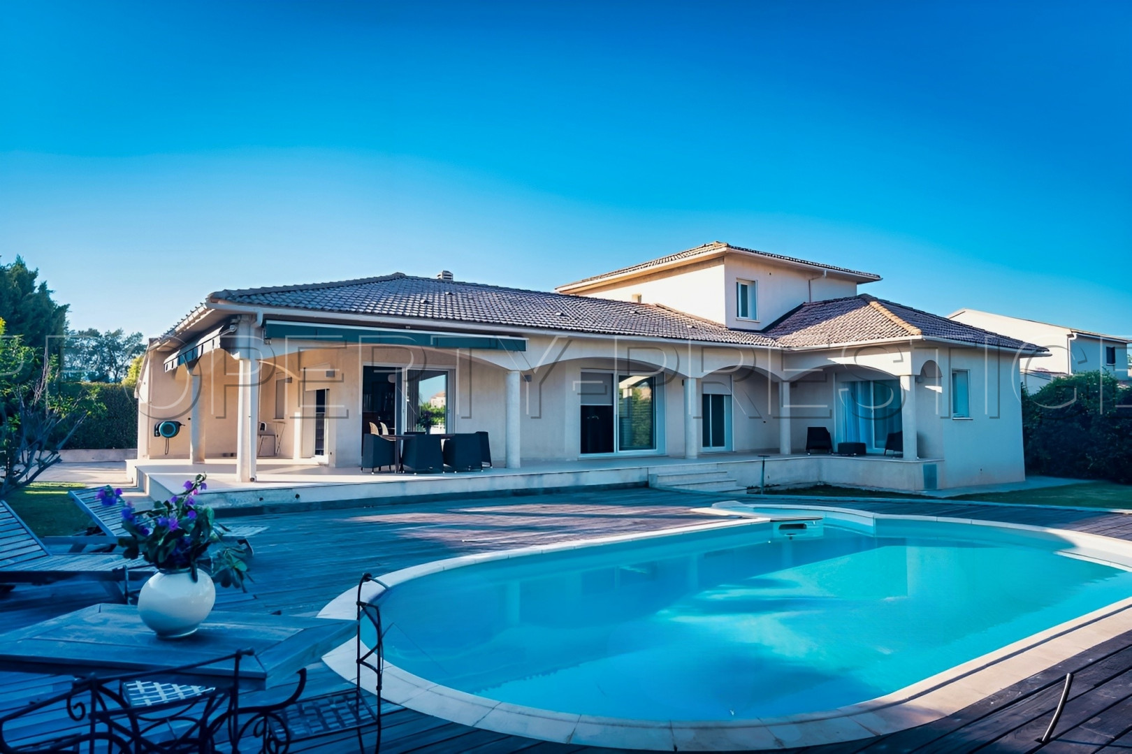 
                                                Vente
                                                 SUD BASTIA VILLA DE STANDING 170 M² PISCINE JACUZZI