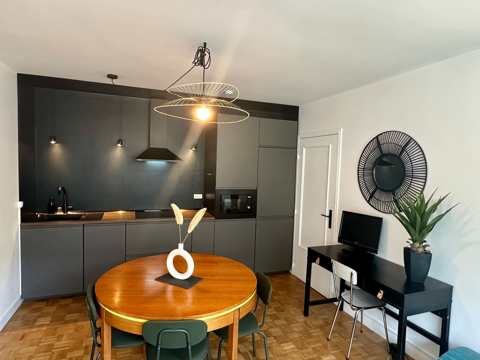 
                                                Location
                                                 Suite Canal - Rendez-vous avec Amélie, Emily et Arletty (loyer tout inclus)