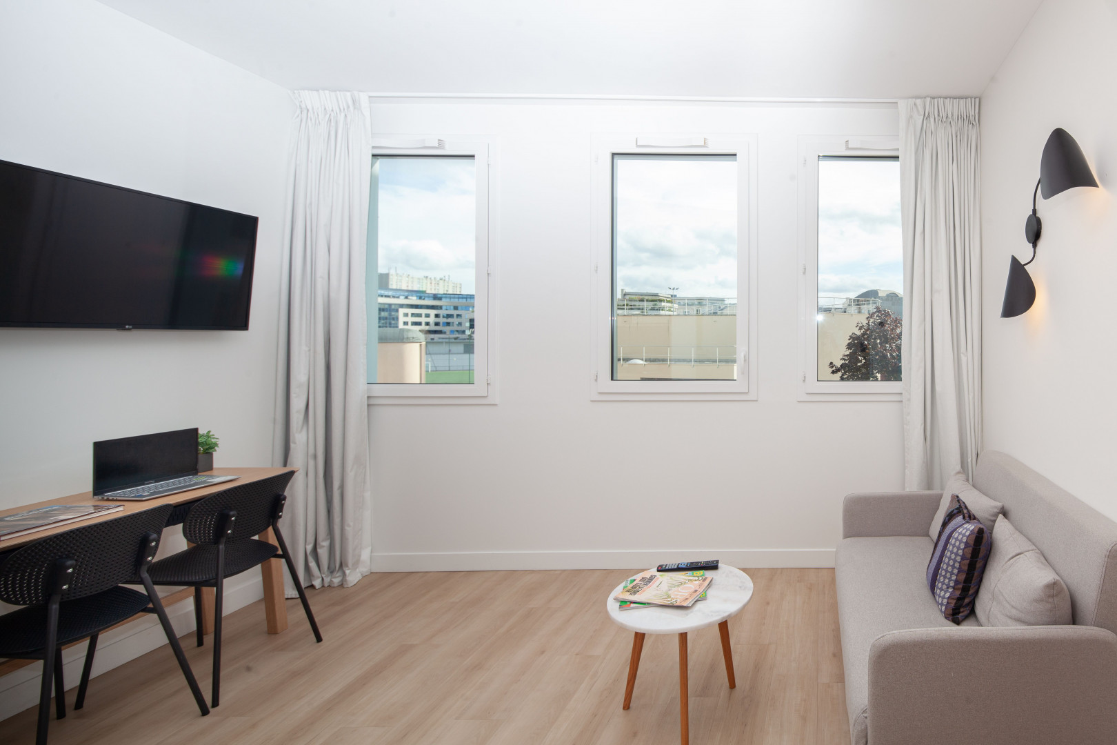 
                                                Location
                                                 Suite côté jardin avec rooftop, ardin, salle de sport, home cinéma et services de ménage et maintenance dans une résidence neuve en coliving (loyer tout inclus)