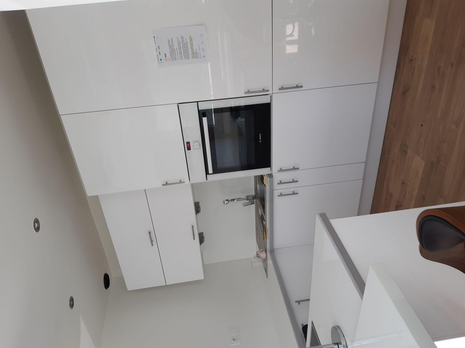 
                                                Location
                                                 Super T2 refait à neuf. Accès facile à Genève.