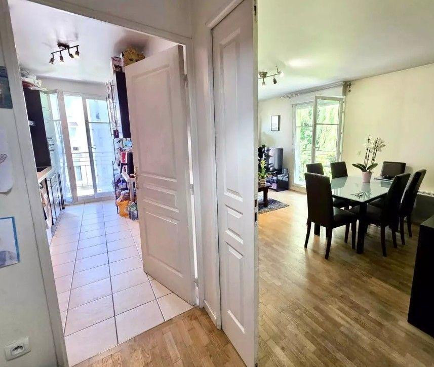 
                                                Location
                                                 Superbe 2 pièces 45 m2, proche métro Porte Maillot