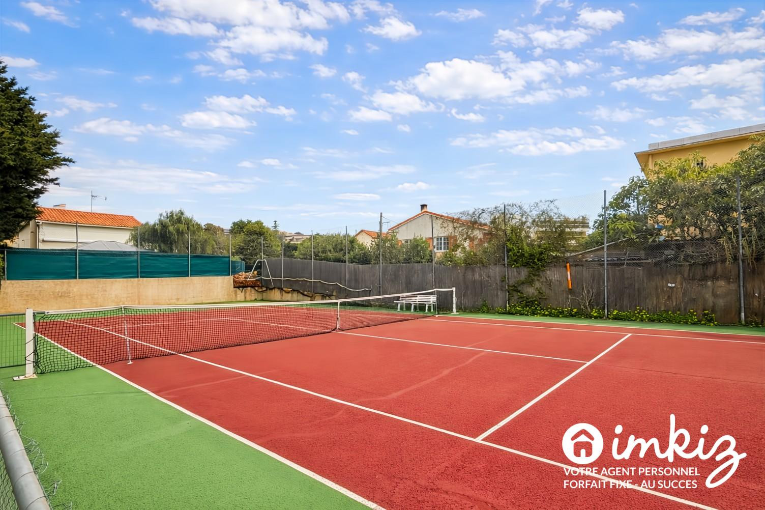 
                                                Vente
                                                 Superbe 2 pièces avec grande terrasse