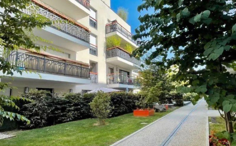 
                                                Location
                                                 Superbe 2 pièces LA DEFENSE tout équipé